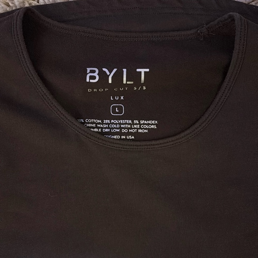 Brown bylt T